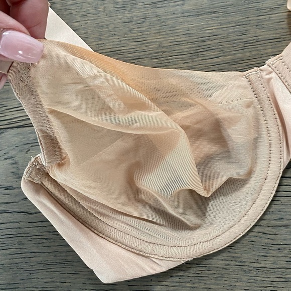 SKIMS No Show Molded Unlined Demi Bra - Picture 3 of 6